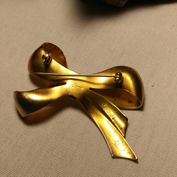 Vintage Coro 3-Bow Brooch in Gold Tone - Picture 3 of 6